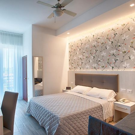 Hotel Mirabel Римини Экстерьер фото