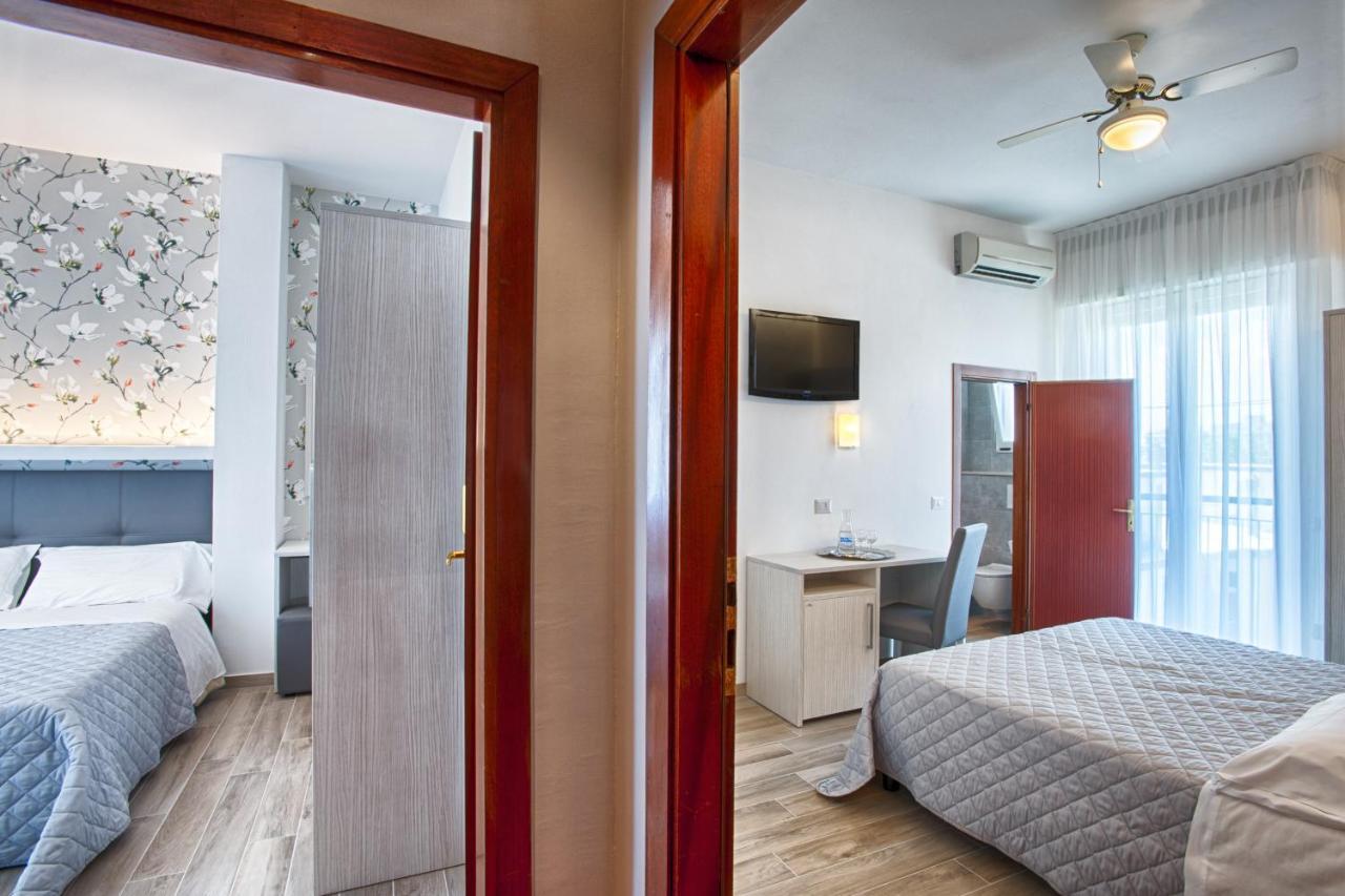 Hotel Mirabel Римини Экстерьер фото