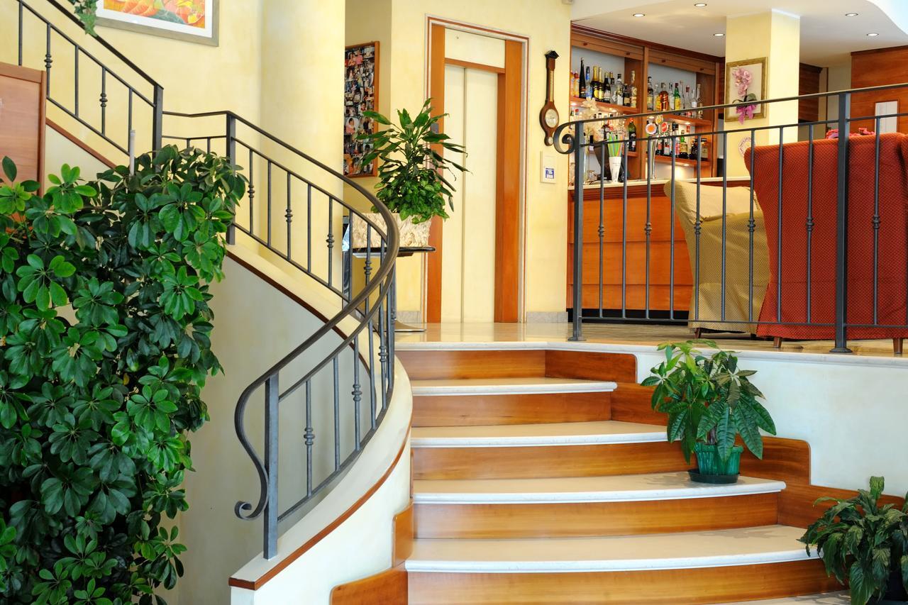 Hotel Mirabel Римини Экстерьер фото