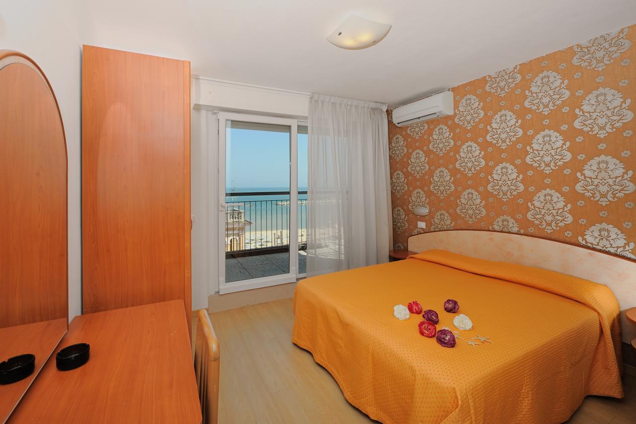 Hotel Mirabel Римини Экстерьер фото