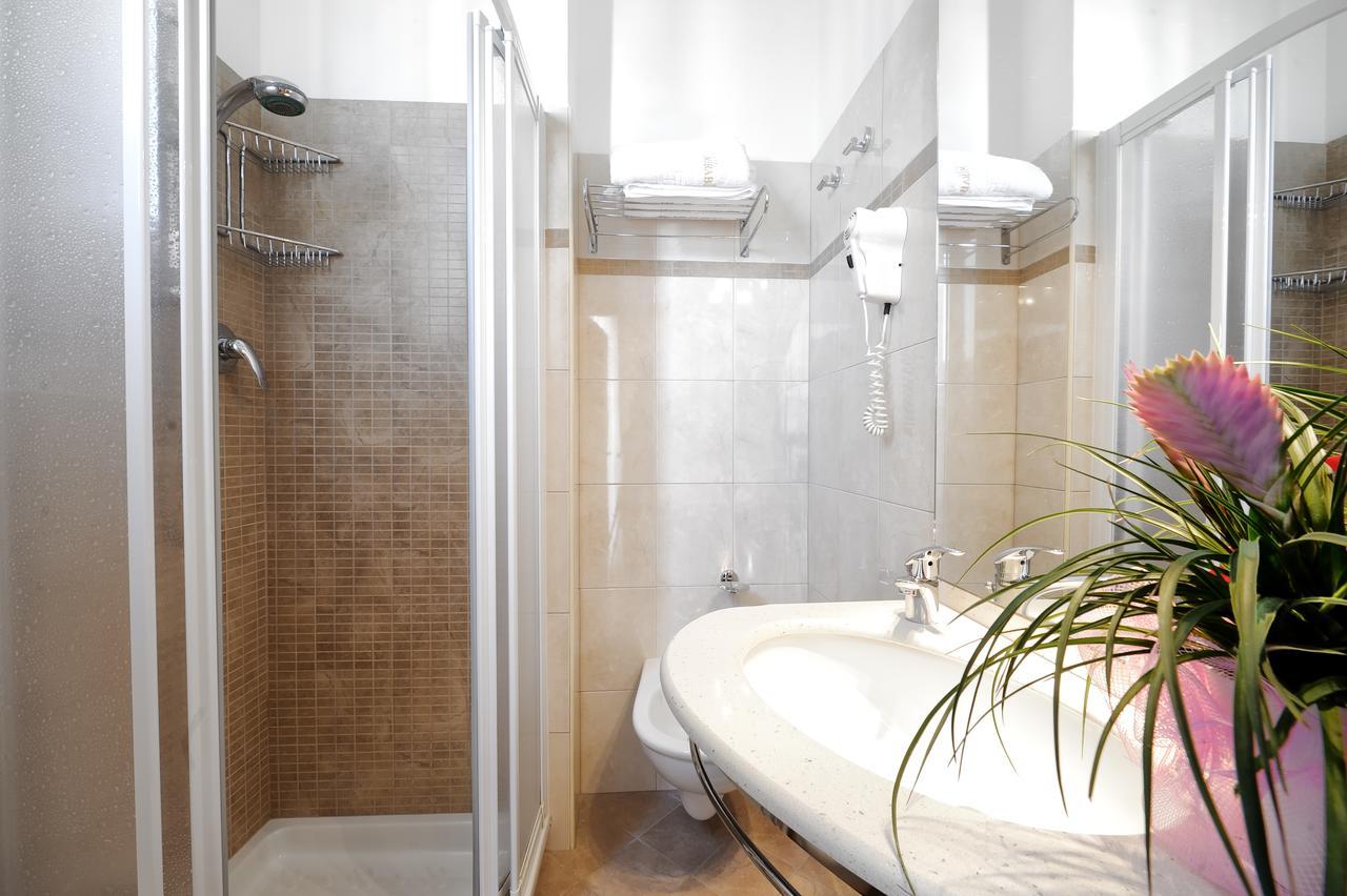 Hotel Mirabel Римини Экстерьер фото