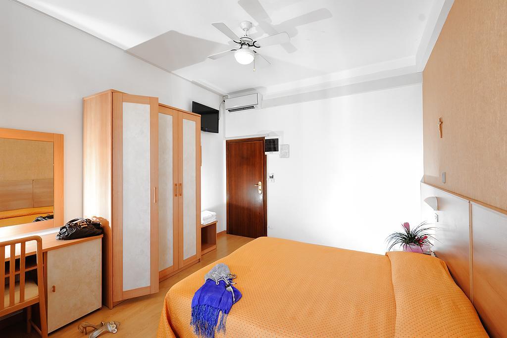 Hotel Mirabel Римини Экстерьер фото
