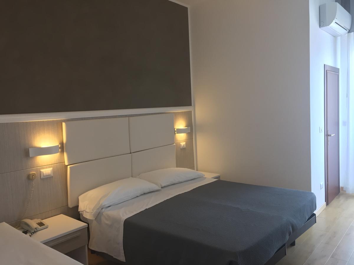 Hotel Mirabel Римини Экстерьер фото
