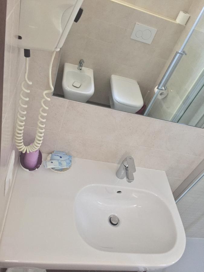 Hotel Mirabel Римини Экстерьер фото