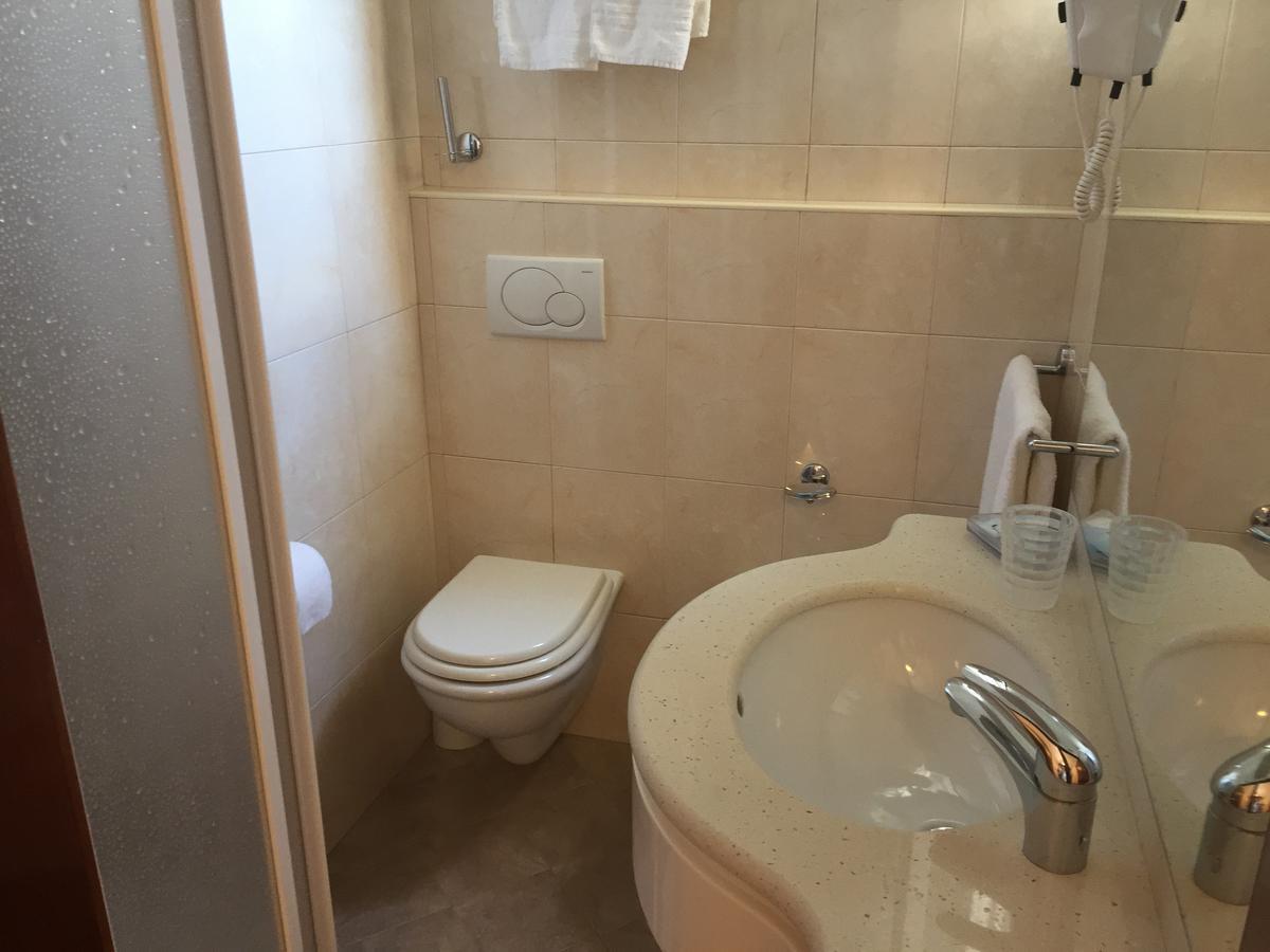 Hotel Mirabel Римини Экстерьер фото