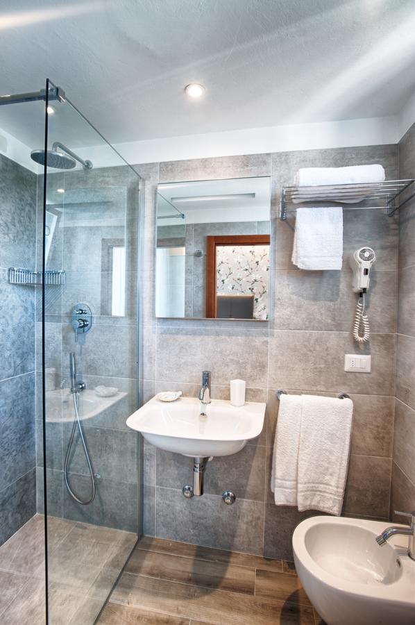 Hotel Mirabel Римини Экстерьер фото