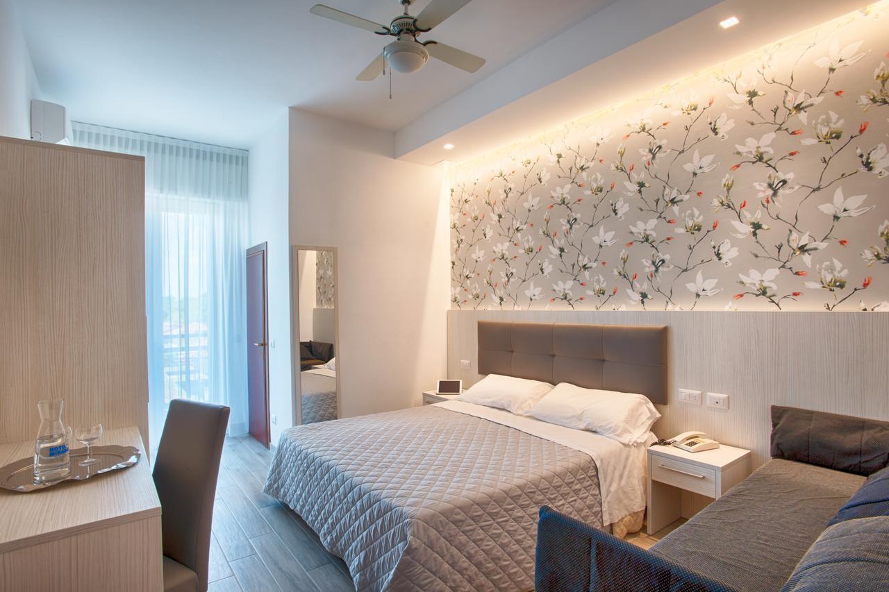 Hotel Mirabel Римини Экстерьер фото
