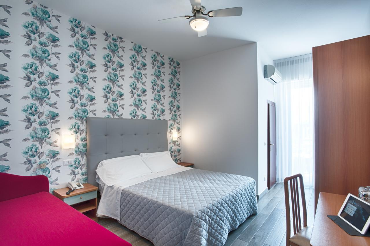 Hotel Mirabel Римини Экстерьер фото