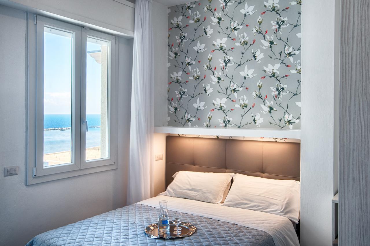 Hotel Mirabel Римини Экстерьер фото