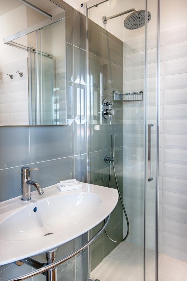 Hotel Mirabel Римини Экстерьер фото