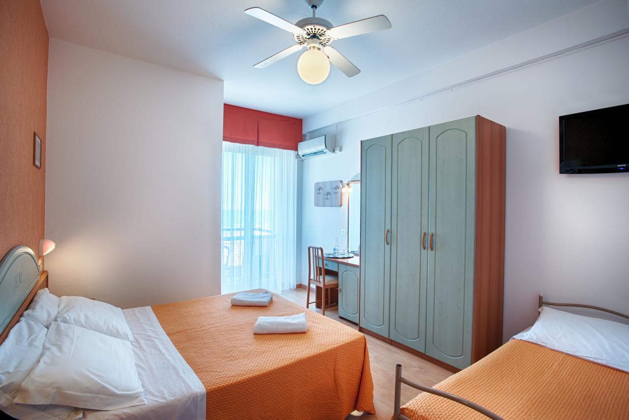 Hotel Mirabel Римини Экстерьер фото