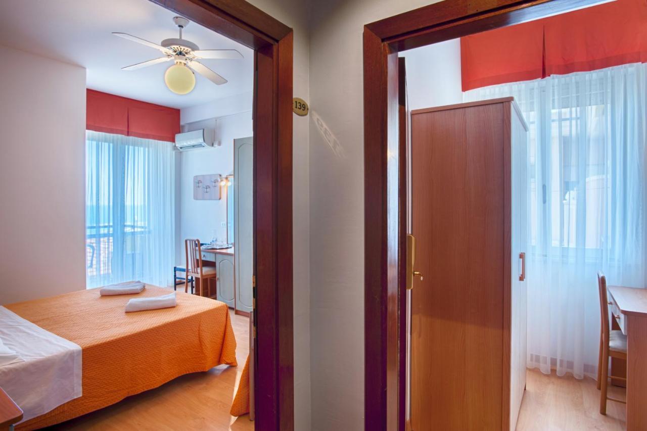 Hotel Mirabel Римини Экстерьер фото