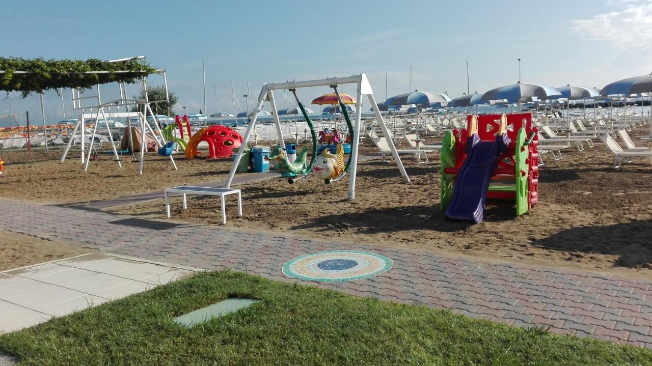 Hotel Mirabel Римини Экстерьер фото